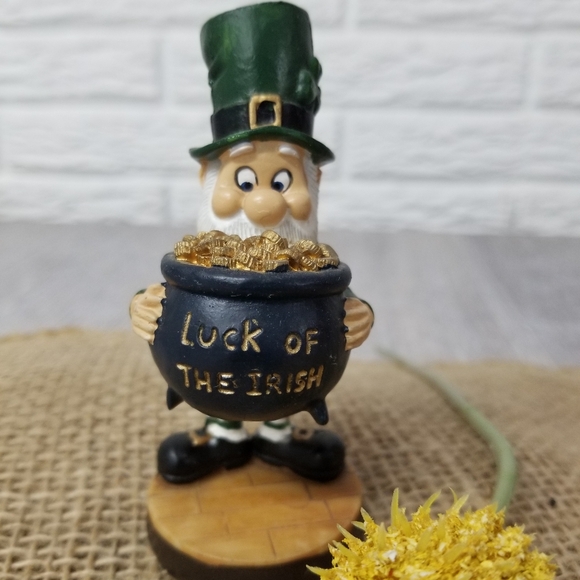 wee folk Other - Wee Folk Leprechaun With Pot Of Gold Decor